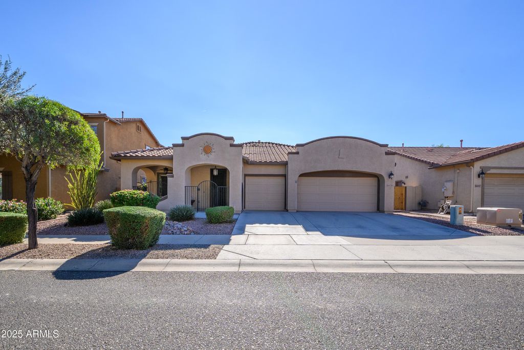 16035 W CLINTON Street, Surprise, AZ 85379