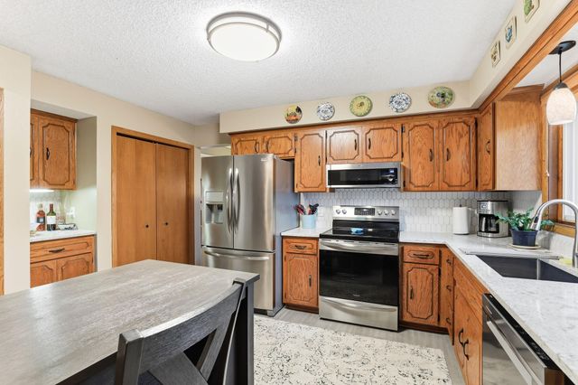 609 Chicago Drive, Burnsville, MN 55306