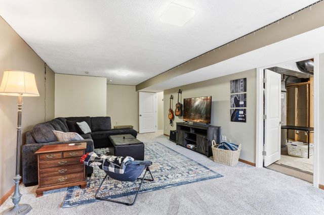 609 Chicago Drive, Burnsville, MN 55306