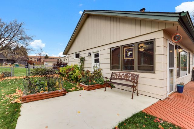 609 Chicago Drive, Burnsville, MN 55306