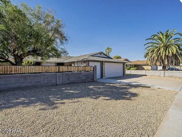2206 N CHOLLA Street, Chandler, AZ 85224