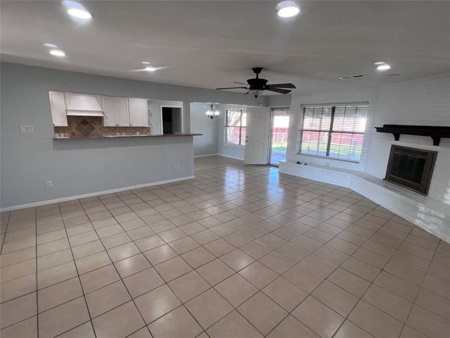 818 Fairlawn Drive, Duncanville, TX 75116