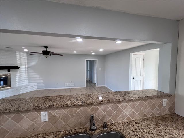 818 Fairlawn Drive, Duncanville, TX 75116