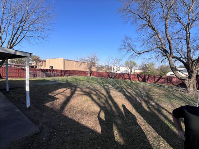 818 Fairlawn Drive, Duncanville, TX 75116