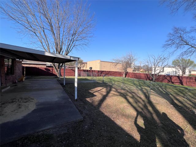 818 Fairlawn Drive, Duncanville, TX 75116