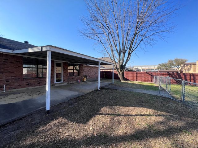 818 Fairlawn Drive, Duncanville, TX 75116