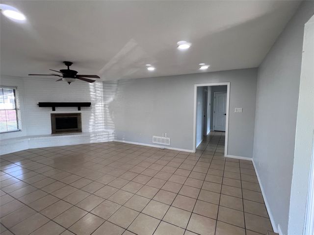 818 Fairlawn Drive, Duncanville, TX 75116