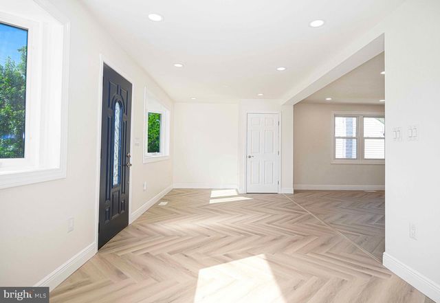 52 WAGNERS LN, Essex, MD 21221