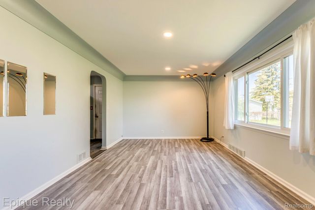 11110 Davison Road, Davison Township, MI 48423