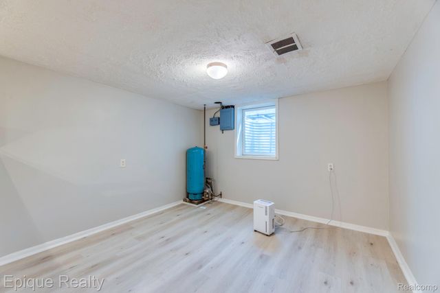 11110 Davison Road, Davison Township, MI 48423