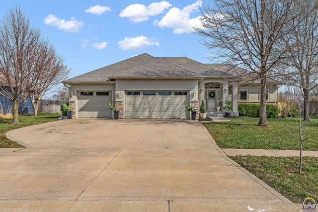 2608 SW Windermere CT, Topeka, KS 66614