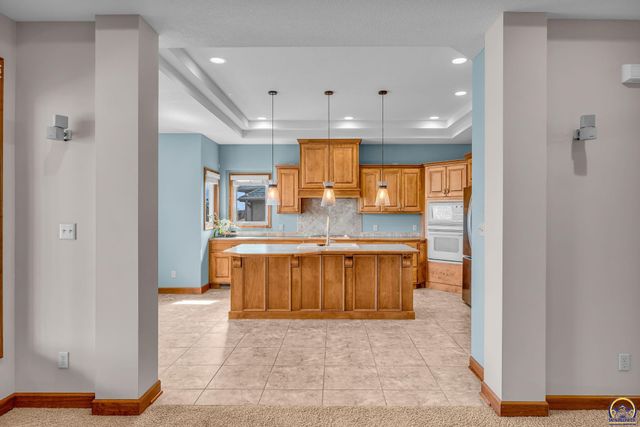 2608 SW Windermere CT, Topeka, KS 66614