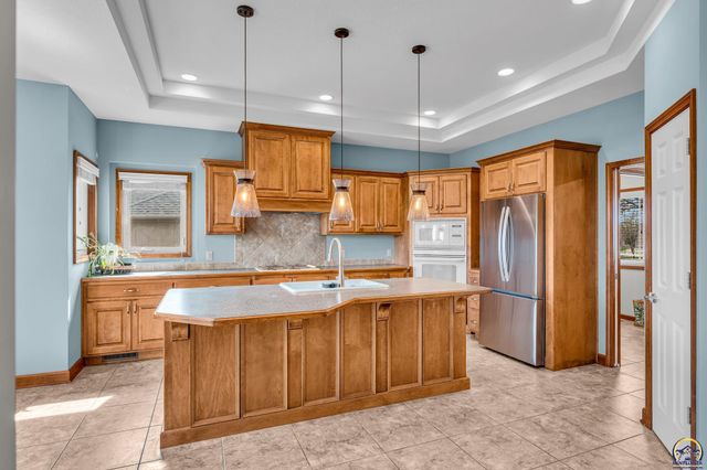 2608 SW Windermere CT, Topeka, KS 66614