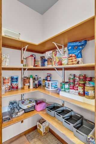 2608 SW Windermere CT, Topeka, KS 66614