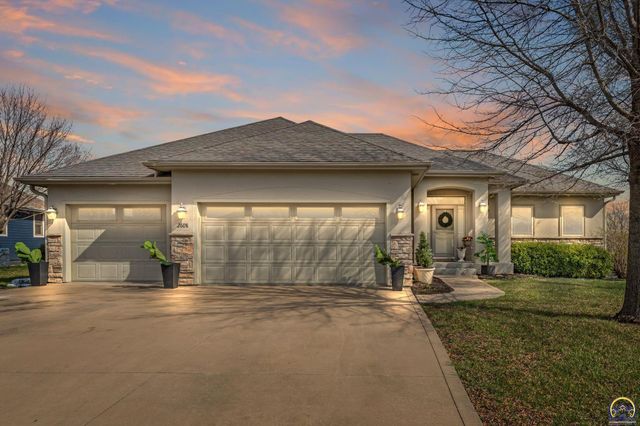 2608 SW Windermere CT, Topeka, KS 66614