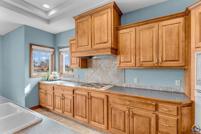 2608 SW Windermere CT, Topeka, KS 66614