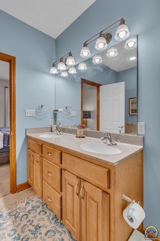 2608 SW Windermere CT, Topeka, KS 66614