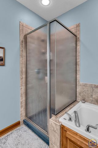 2608 SW Windermere CT, Topeka, KS 66614