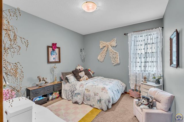 2608 SW Windermere CT, Topeka, KS 66614