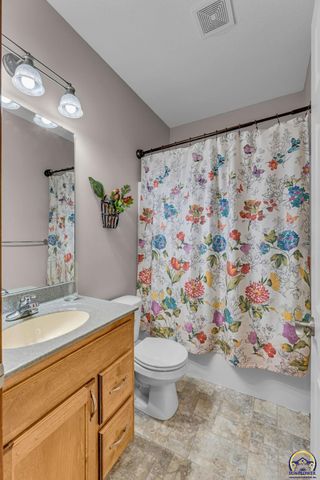 2608 SW Windermere CT, Topeka, KS 66614