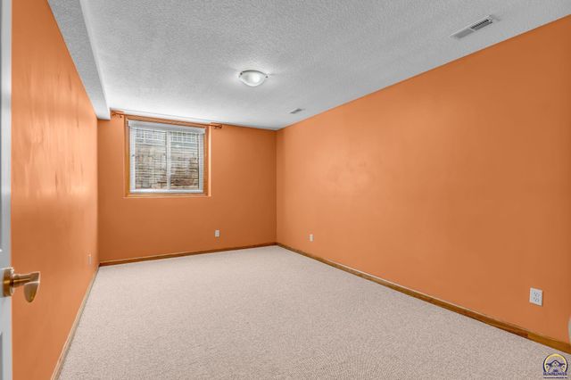 2608 SW Windermere CT, Topeka, KS 66614