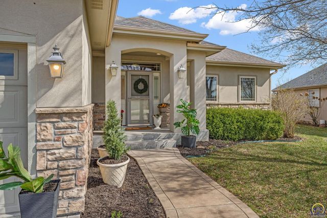 2608 SW Windermere CT, Topeka, KS 66614