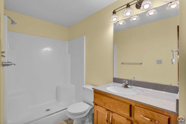 2608 SW Windermere CT, Topeka, KS 66614