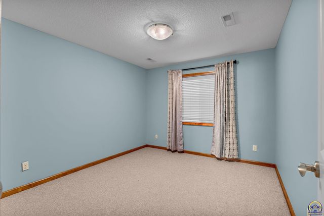 2608 SW Windermere CT, Topeka, KS 66614