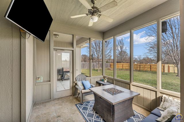 2608 SW Windermere CT, Topeka, KS 66614