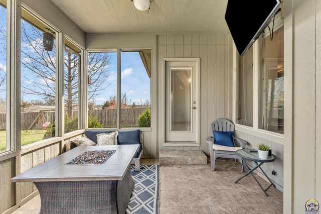 2608 SW Windermere CT, Topeka, KS 66614