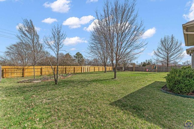 2608 SW Windermere CT, Topeka, KS 66614