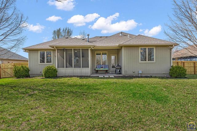 2608 SW Windermere CT, Topeka, KS 66614