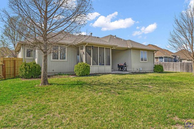 2608 SW Windermere CT, Topeka, KS 66614