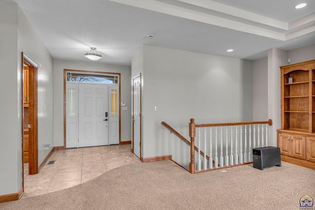 2608 SW Windermere CT, Topeka, KS 66614