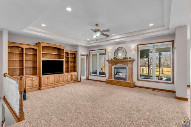 2608 SW Windermere CT, Topeka, KS 66614