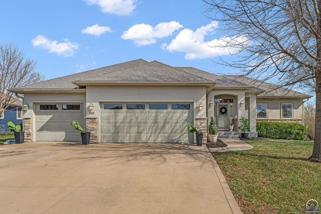 2608 SW Windermere CT, Topeka, KS 66614