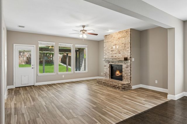 15424 Bluffdale Drive, Fort Worth, TX 76262