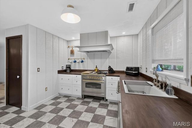 3661 S Lakeshore Drive, Byrnes Mill, MO 63051