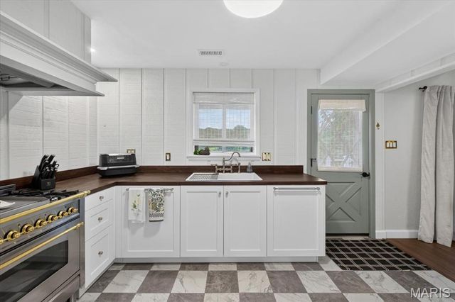 3661 S Lakeshore Drive, Byrnes Mill, MO 63051