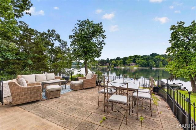 3661 S Lakeshore Drive, Byrnes Mill, MO 63051