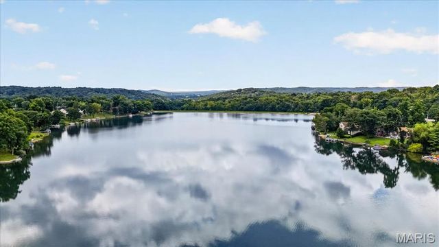 3661 S Lakeshore Drive, Byrnes Mill, MO 63051