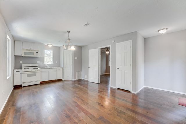 81 Oak Grove Lane, Conroe, TX 77304