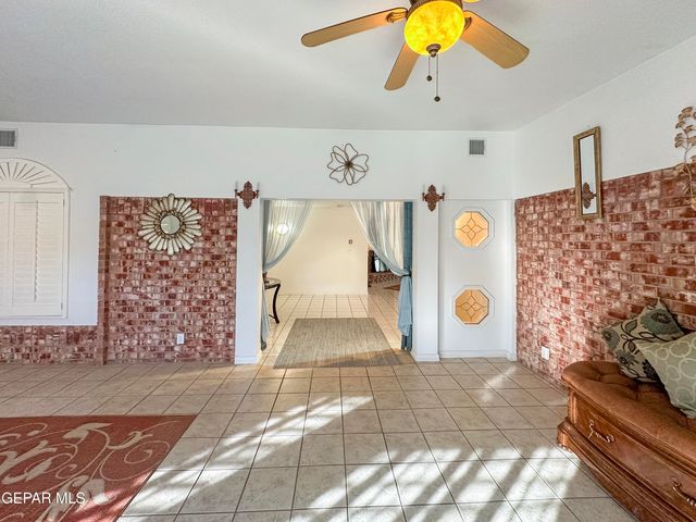 1273 SOUTHWESTERN Drive, El Paso, TX 79912