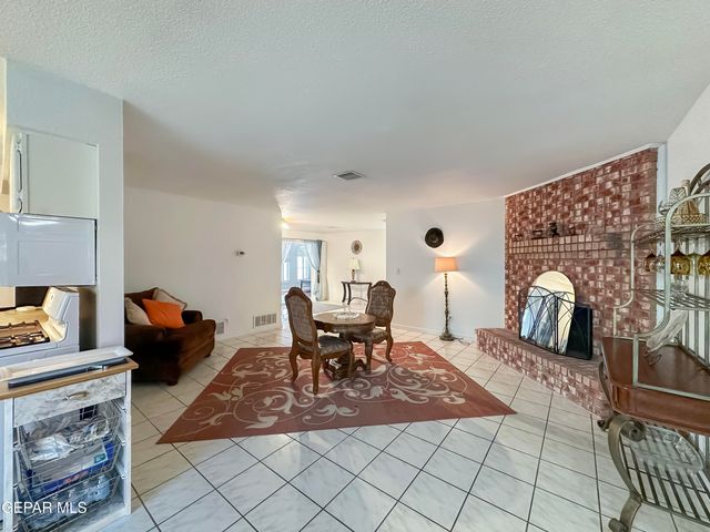 1273 SOUTHWESTERN Drive, El Paso, TX 79912