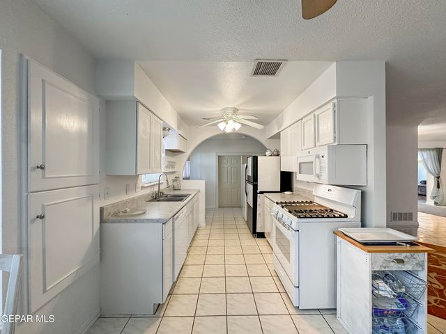 1273 SOUTHWESTERN Drive, El Paso, TX 79912