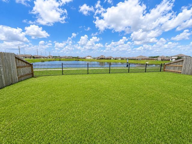 1710 Vista Luna Drive, Texas City, TX 77591