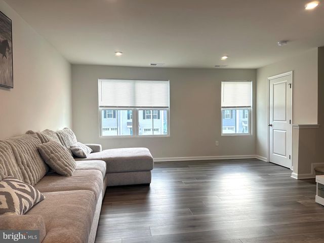 25 F FLOYD AVE, Beverly, NJ 08010