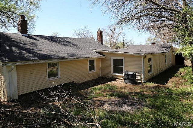 441 Bluff Drive, Riverview, MO 63137