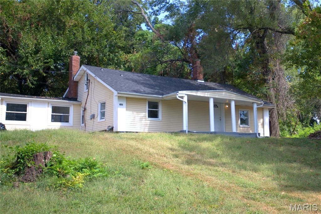 441 Bluff Drive, Riverview, MO 63137
