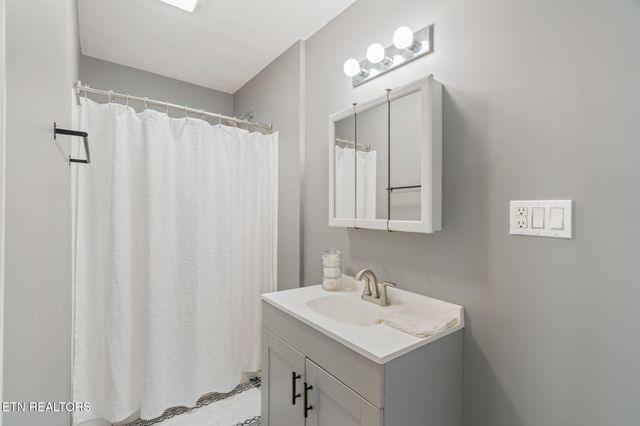 4728 Ridge Grove Rd, Knoxville, TN 37918